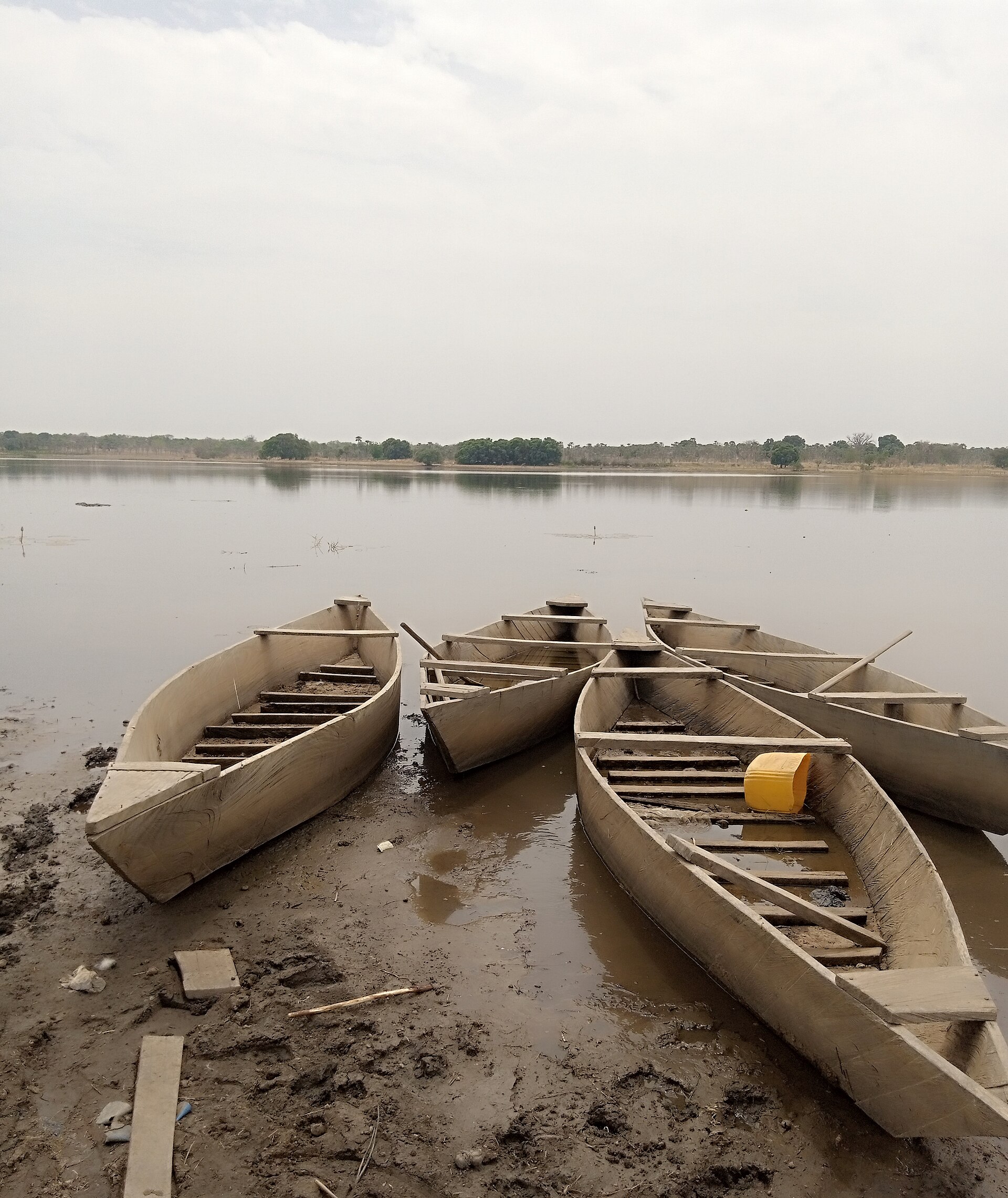 Tengrela lake pirogue