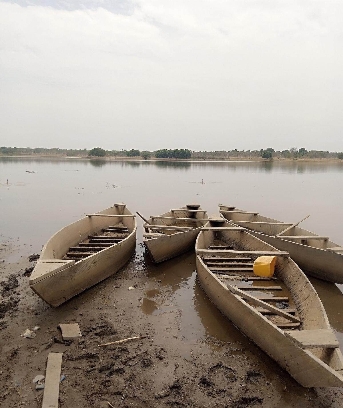 Tengrela lake pirogue